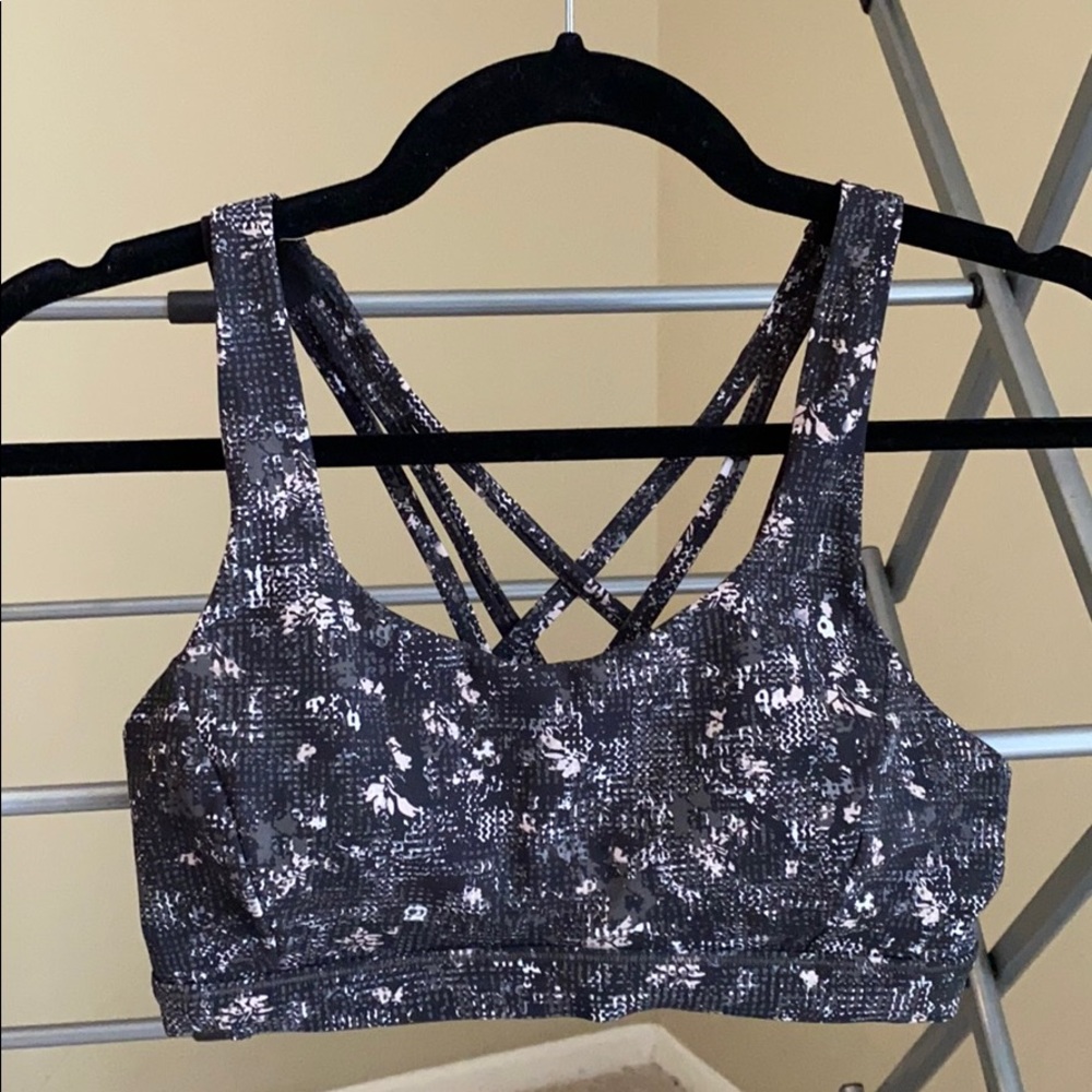 lululemon Free to be Serene Sports Bra C/D CUP
